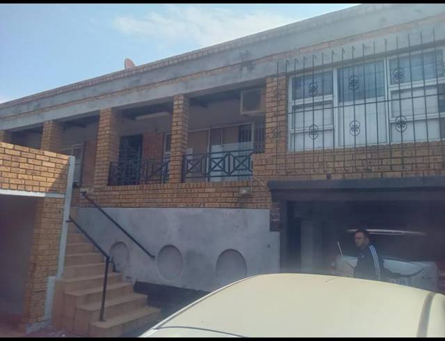 5 BEDROOM HOUSE FOR SALE IN MAYFAIR